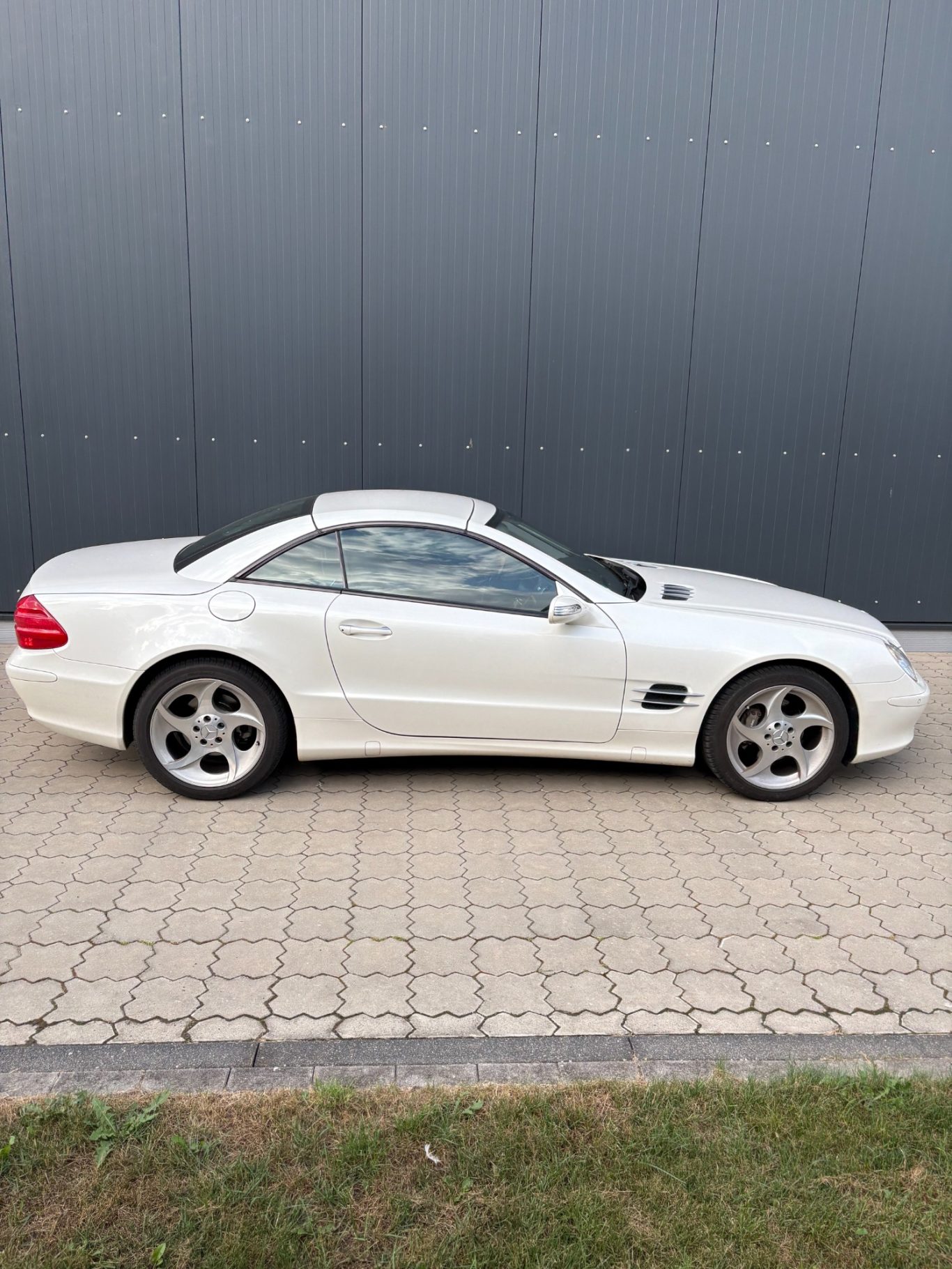 Mercedes SL 350 Mercedes SL Kenwood DMX 8021DABS Einbau mit Apple CarPlay & Android Auto
