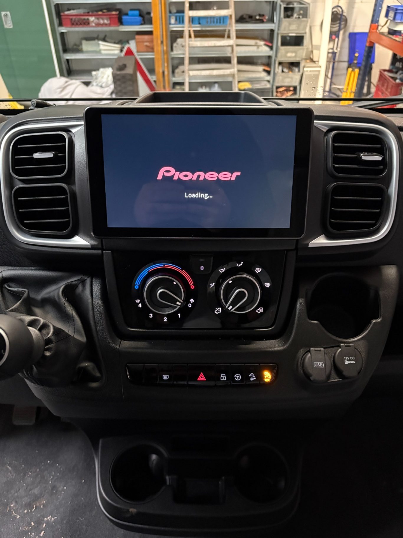 Pioneer SPH-EVO98DAB-D8 im Fiat Ducato 8 (Baujahr 2025) eingebaut Pioneer SPH-EVO98DAB-D8 Multimedia-Receiver im Fiat Ducato 8 Wohnmobil Baujahr 2025 eingebaut