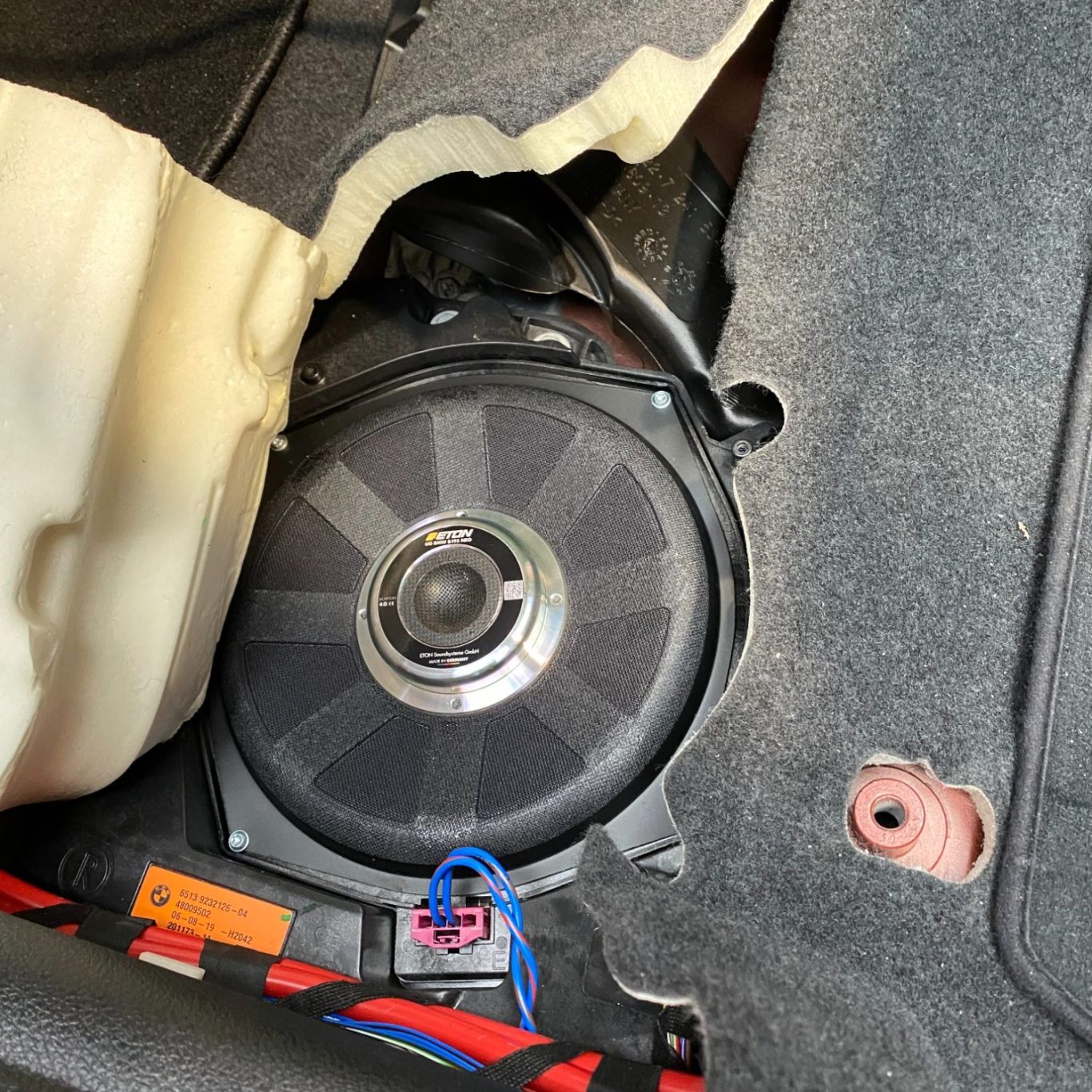 Plug-and-Play-Subwoofer in einem BMW - Einbau ohne großen Umbau
